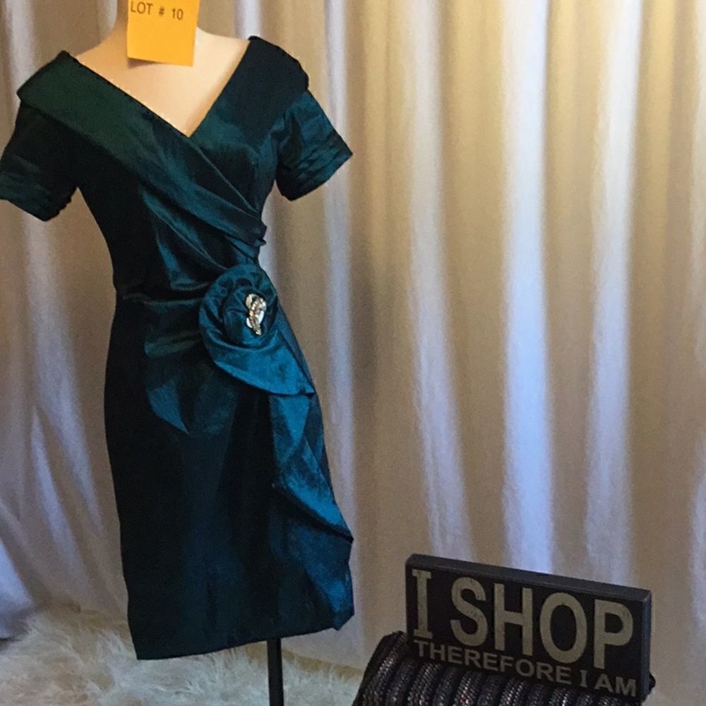 Vintage cocktail dress in emerald green size 10